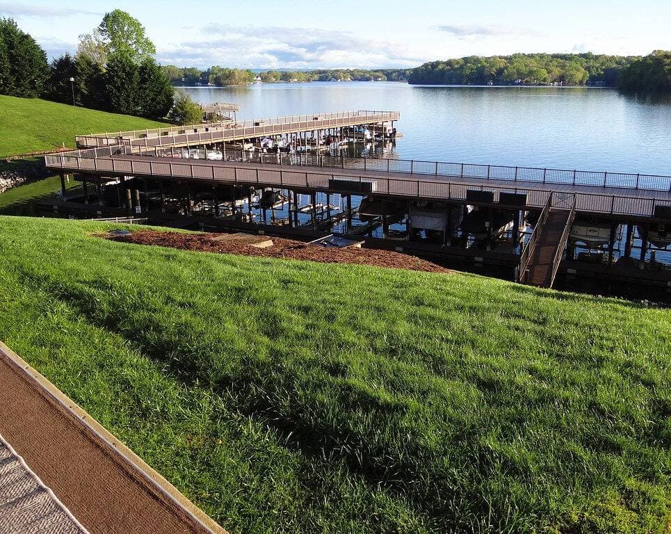 Foto 8 von 47: Smith Mountain Lake Condo with Main Channel Views