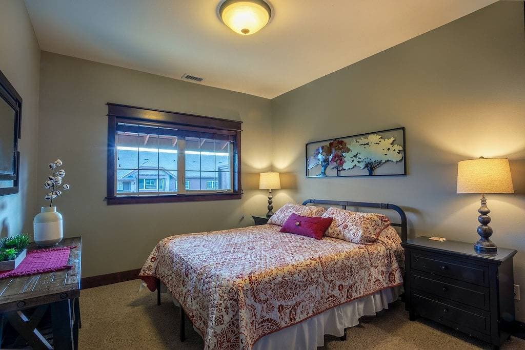 Foto 4 von 18: Luxury Riverstone Condo with Patio and Rooftop BBQ