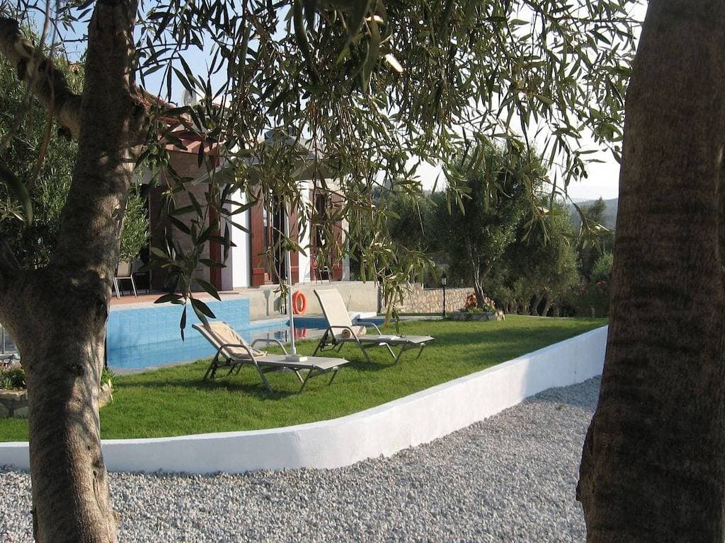 Foto 9 von 43: Villa in Kyrianna mit Schwimmbecken