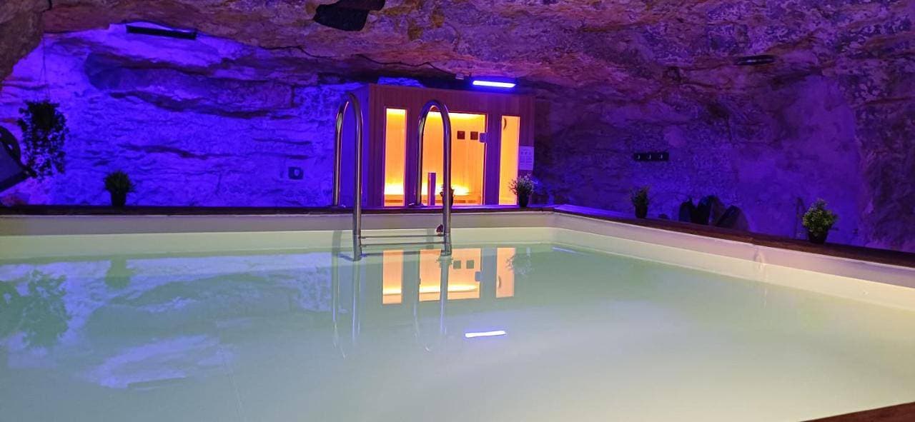 Troglo insolite avec Spa - La Roche Tourangelle 1