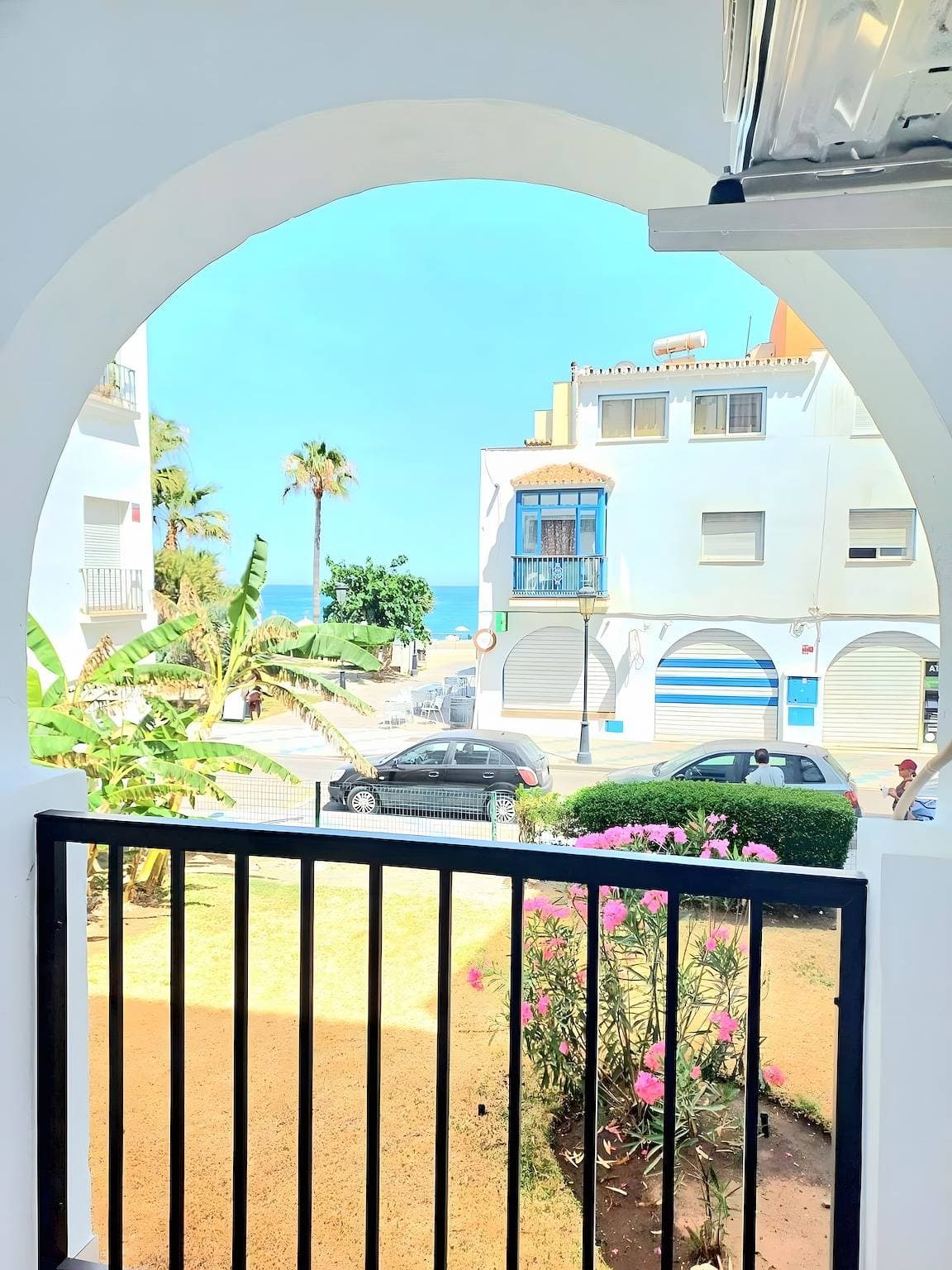 Foto 13 von 17: Wunderschöne Strandwohnung mit 2 Schlafzimmern, Garage, Pool, schnellem WLAN, Garten, 30 m zum Strand