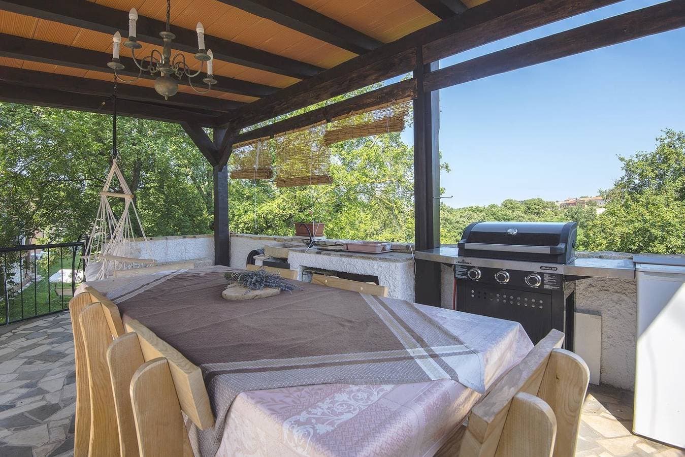 Foto 6 von 27: Traumhafte Steinvilla mit Privatpool, Dart, Sommerküche