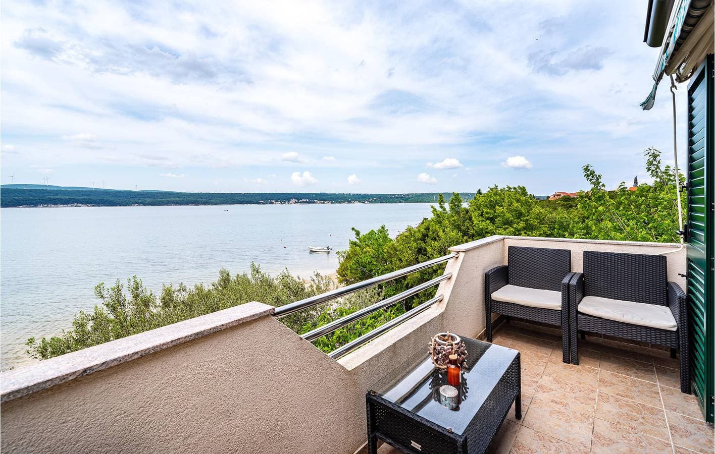 Foto 7 von 33: Apartment mit Meerblick, Terrasse, Küche und Parkplatz in der Nähe von Donji Karin
