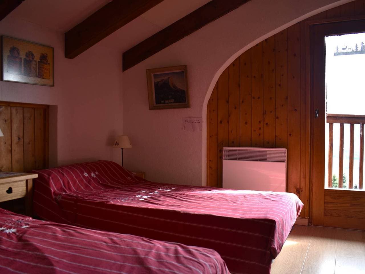 Foto 6 von 13: Südliches 4-Seiten-Chalet mit Terrasse in der Nähe des Zentrums