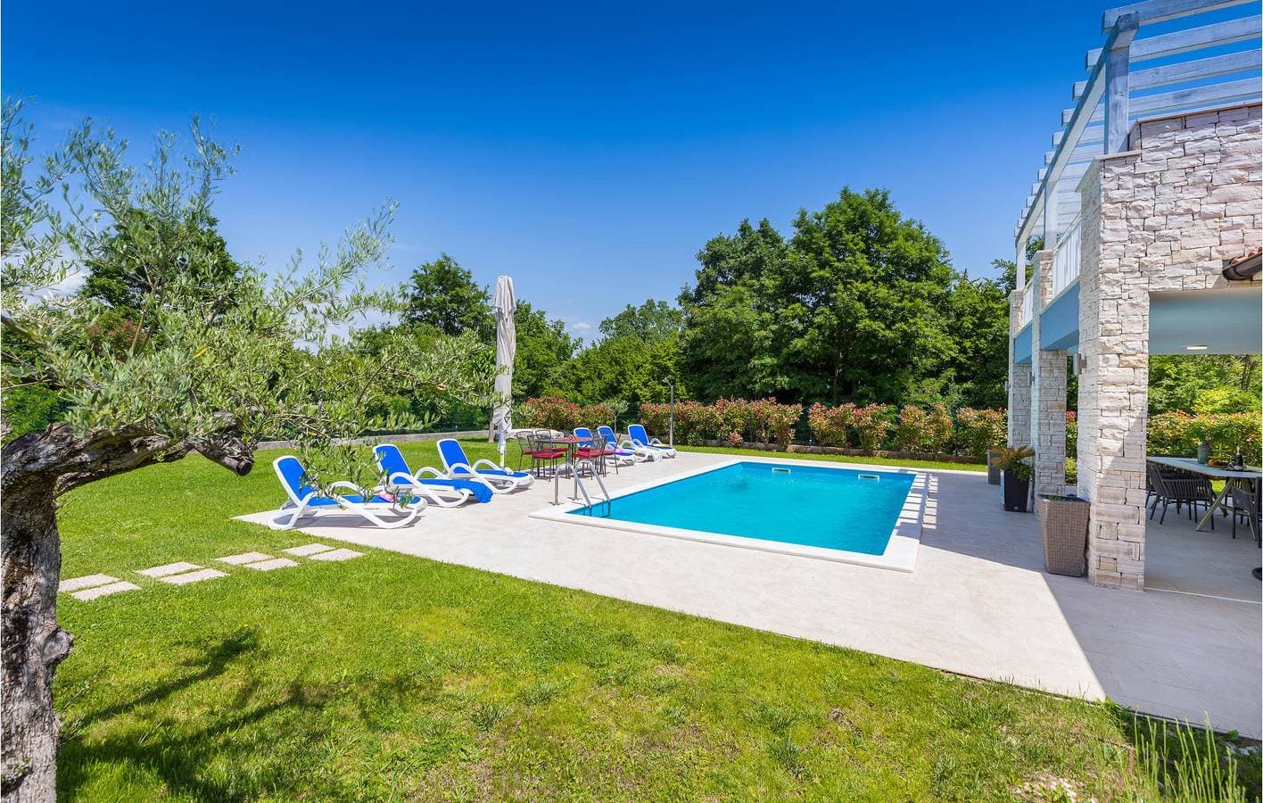 Foto 10 von 47: Charmante 180 m² große Wohnung mit Pool, Terrasse, in Küstennähe und mit Restaurants in der Nähe
