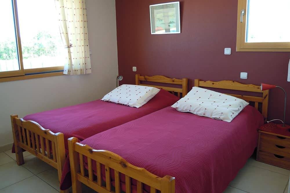 Foto 3 von 30: Eine möblierte 5 ***** - Unabhängige apprt in Villa 100 m vom Meer