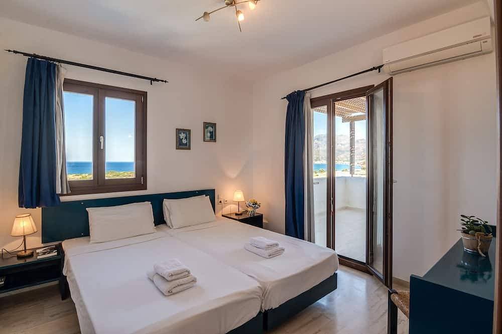 Foto 2 von 22: Aeolus 5 Schlafzimmer Villa mit privat Pool und Meerblick, Wi-Fi, 5 Min vom Meer