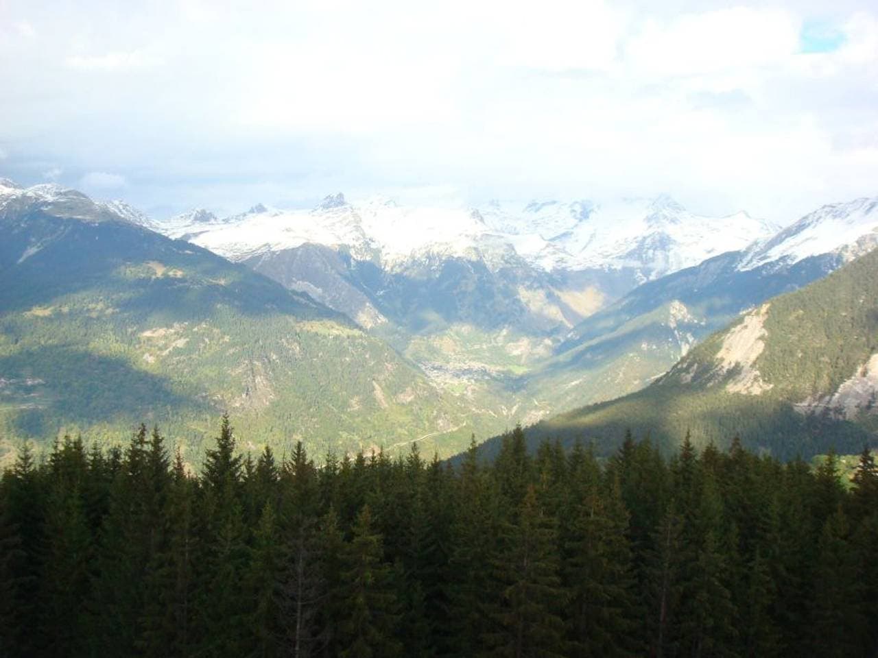 Foto 8 von 20: 2* T2 in Courchevel, Pistenaccess, Parkplatz, Talblick, 4 Pers.