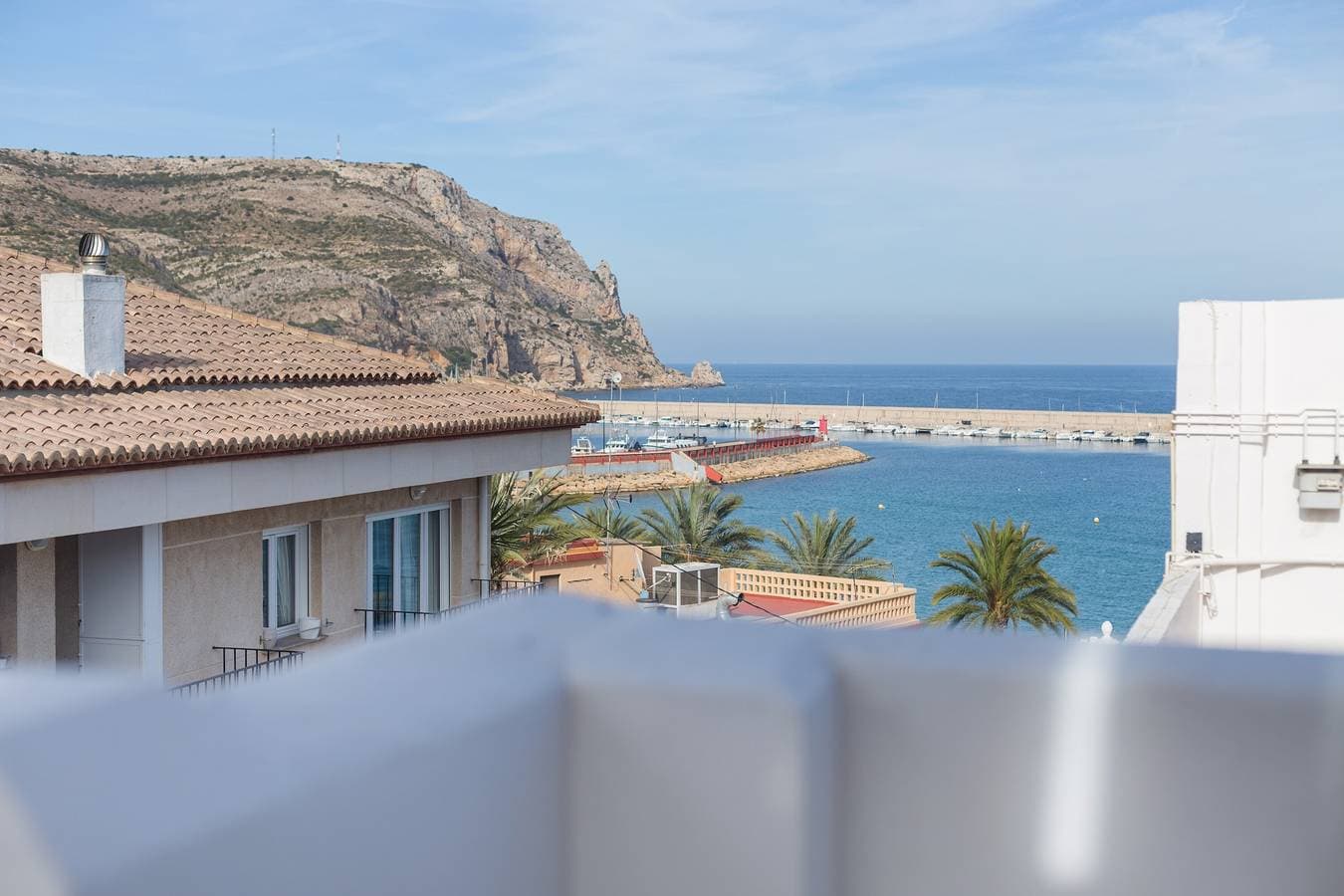 Foto 3 von 25: Ferienwohnung 'Ático Jávea Puerto' mit Meerblick, privater Terrasse und WLAN
