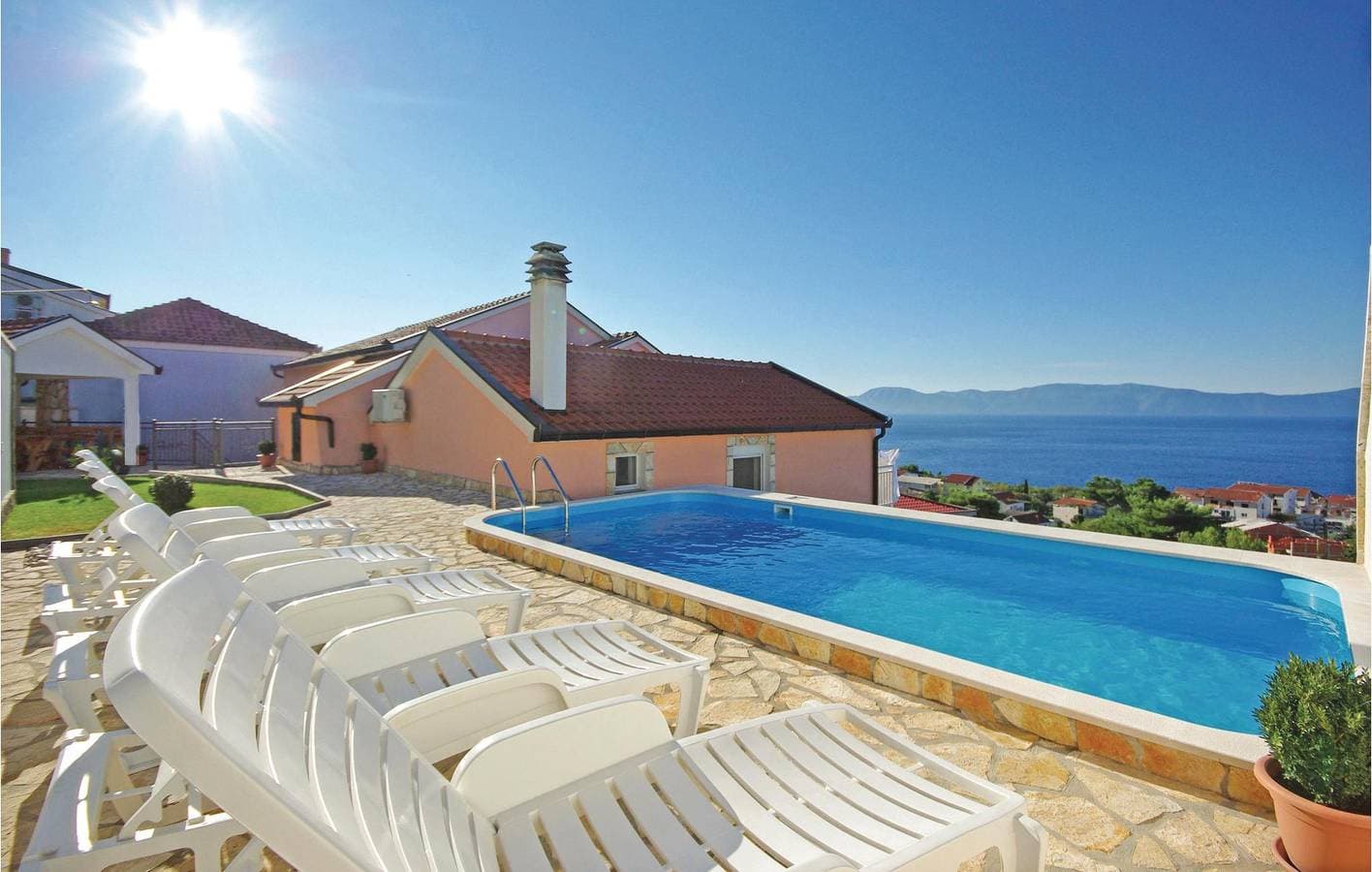 Entspannendes Apartment mit Pool in der Nähe der Küste, von Restaurants und des Stadtzentrums 1