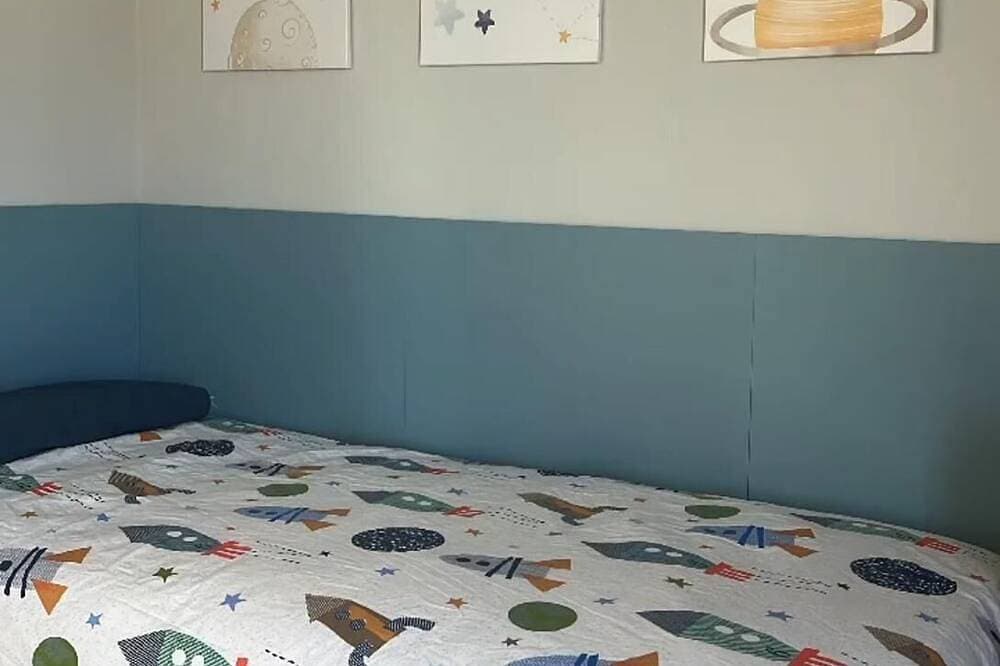 Foto 7 von 30: Ultra-Modern 5-Bed Luxury Chalet with Private Pool & Home Cinema 13 Min To Beach
