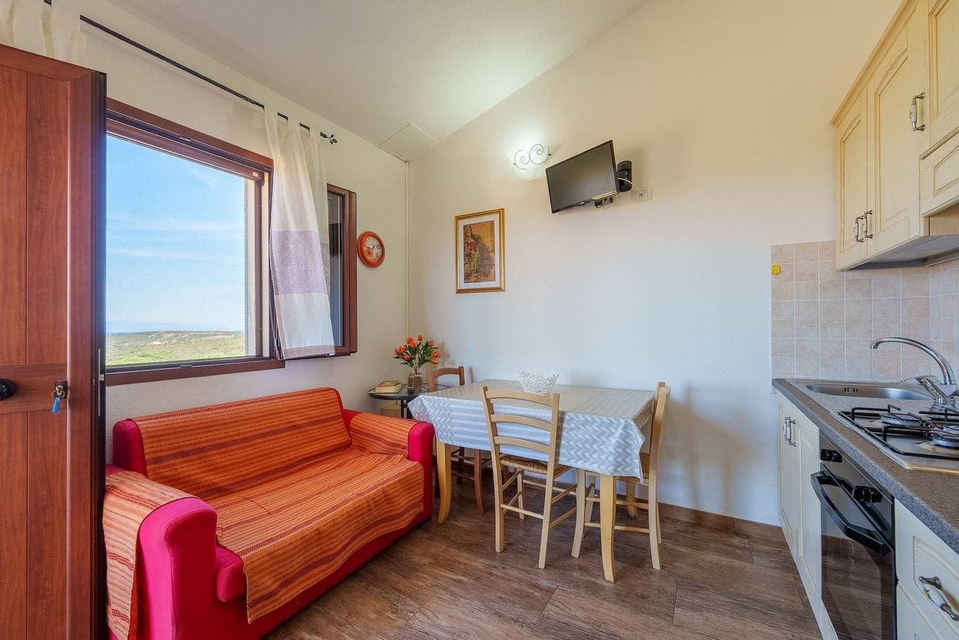 Foto 6 von 28: Ferienwohnung "Casa Ginepro Piscina E Vista Mare" mit Meerblick, Gemeinschaftspool und WLAN