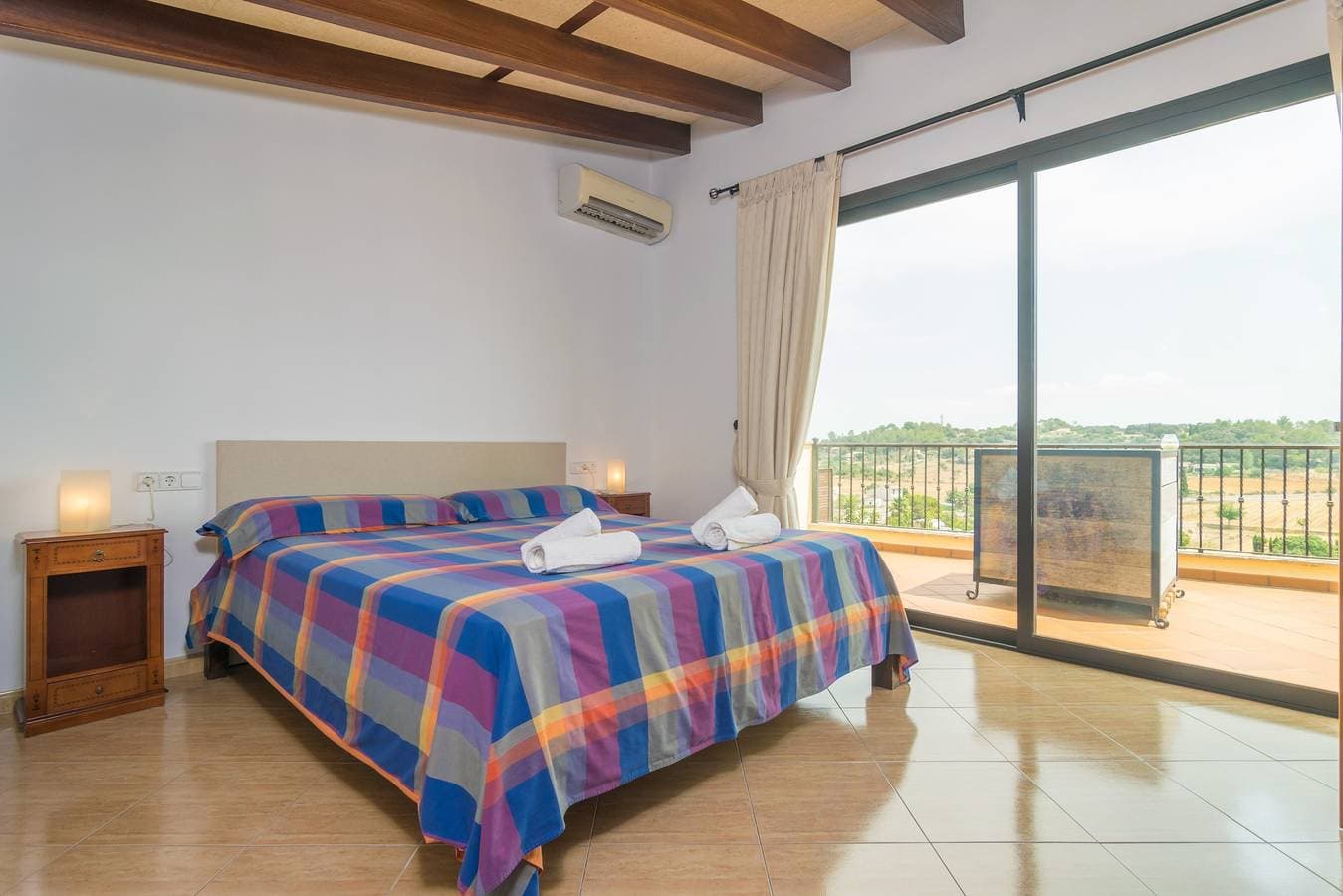 Foto 11 von 39: Ferienhaus 'Can Nadal - Adults Only' mit Bergblick, Wi-Fi und Klimaanlage