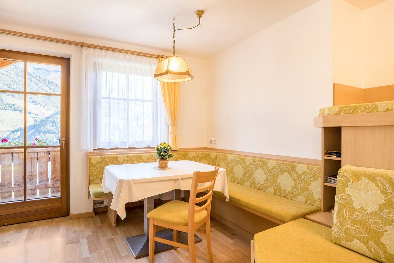 Foto 4 von 29: Ferienwohnung "Kuglerhof 2" mit Bergblick, WLAN, Balkon, Terrasse & Garten; haustierfreundlich