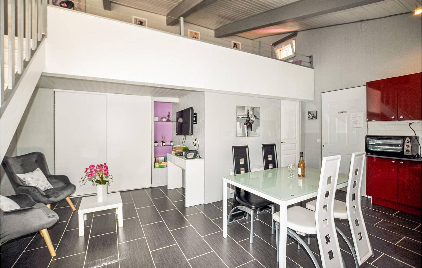 Foto 4 von 24: Beachside Apt: Washer, Parking, TV & Internet.