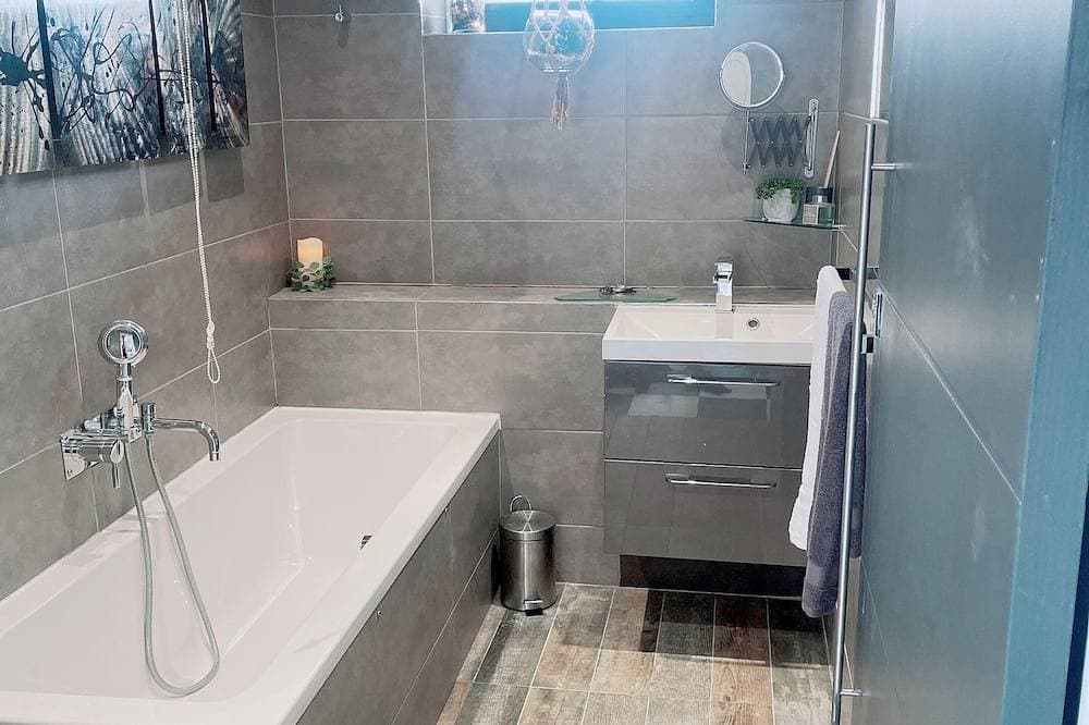Foto 7 von 30: Artsy Retreat - Sleeps 4, Free Parking & Balcony