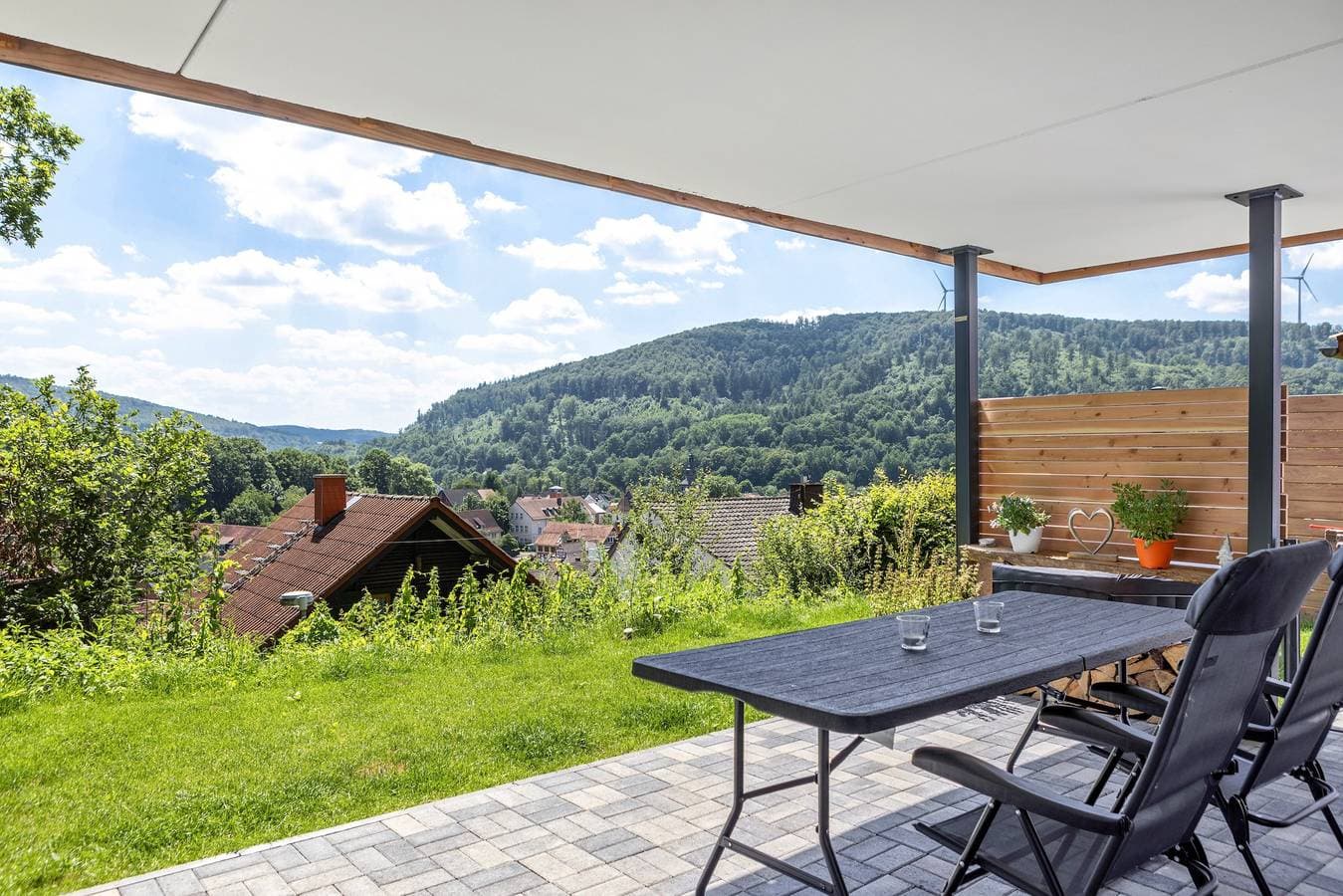 Foto 9 von 21: Ferienwohnung In Helsa mit Bergblick