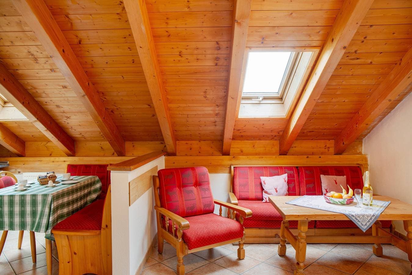 Foto 12 von 33: Ferienwohnung 'Waxenstein' mit Bergblick, Balkon und WLAN