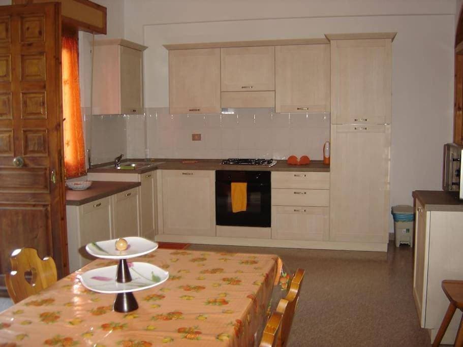 Foto 6 von 43: Two-Bedroom Apartment