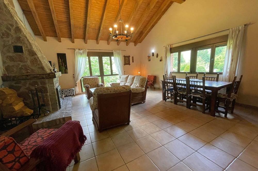 Foto 8 von 29: Casa Trasgu Para 8 Personas en Tornín, Cangas de Onís