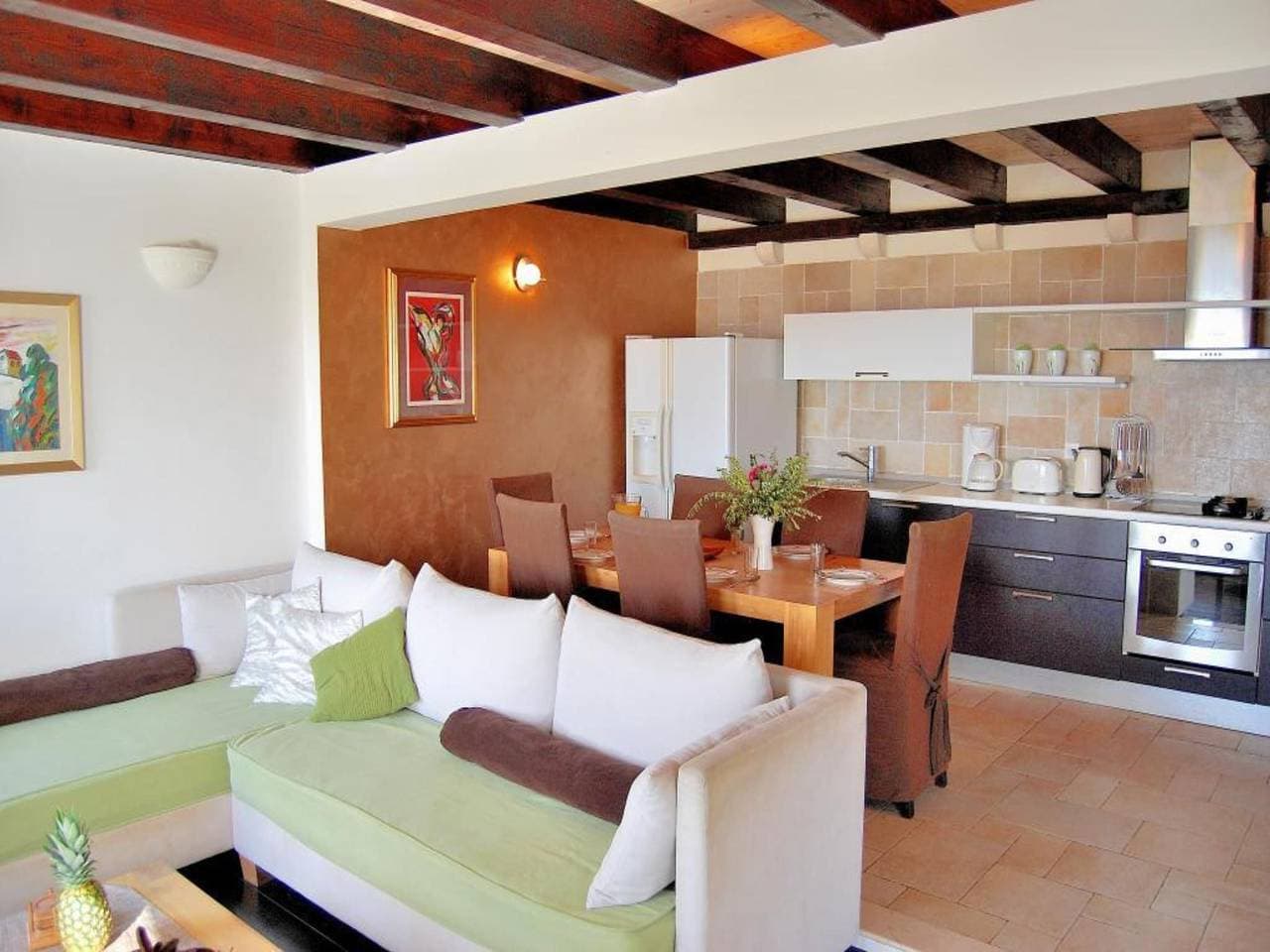Foto 10 von 36: Villa Tony - Five Bedroom Villa with Terrace, Swimming Pool and Sea View