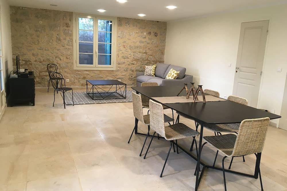 Foto 10 von 18: Large apartment in villa with garden and pool