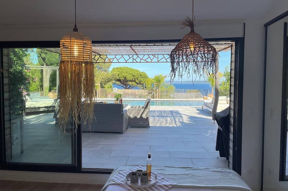 Foto 2 von 15: Secret cove, a private sea view suite, between garden, pool and beach.