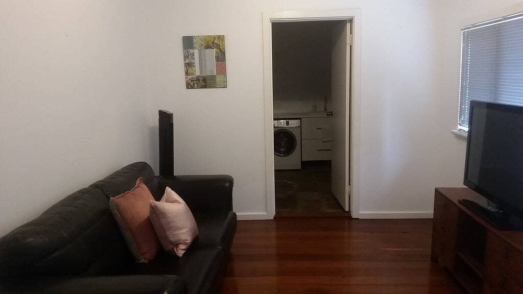 Foto 9 von 25: 3-Zimmer-Haus mit Kronleuchtern, Granit-Arbeitsplatten und Art-Deco-Elementen. WIFI inc