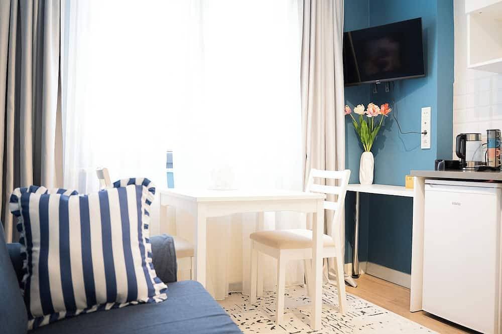 Stylish apartment with a separate bedroom near Taksim with AC 1