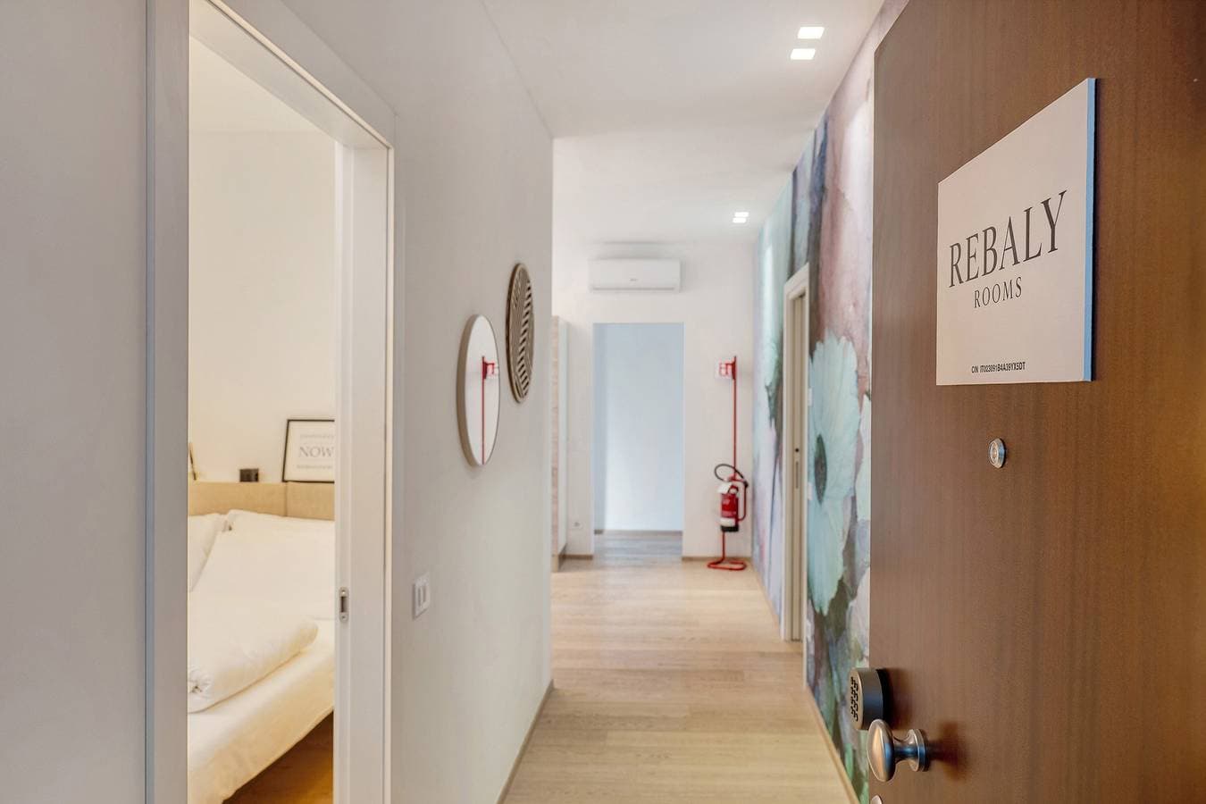 Foto 2 von 28: Suite Verona – WLAN & Klimaanlage, Helle Suite mit Ausblick