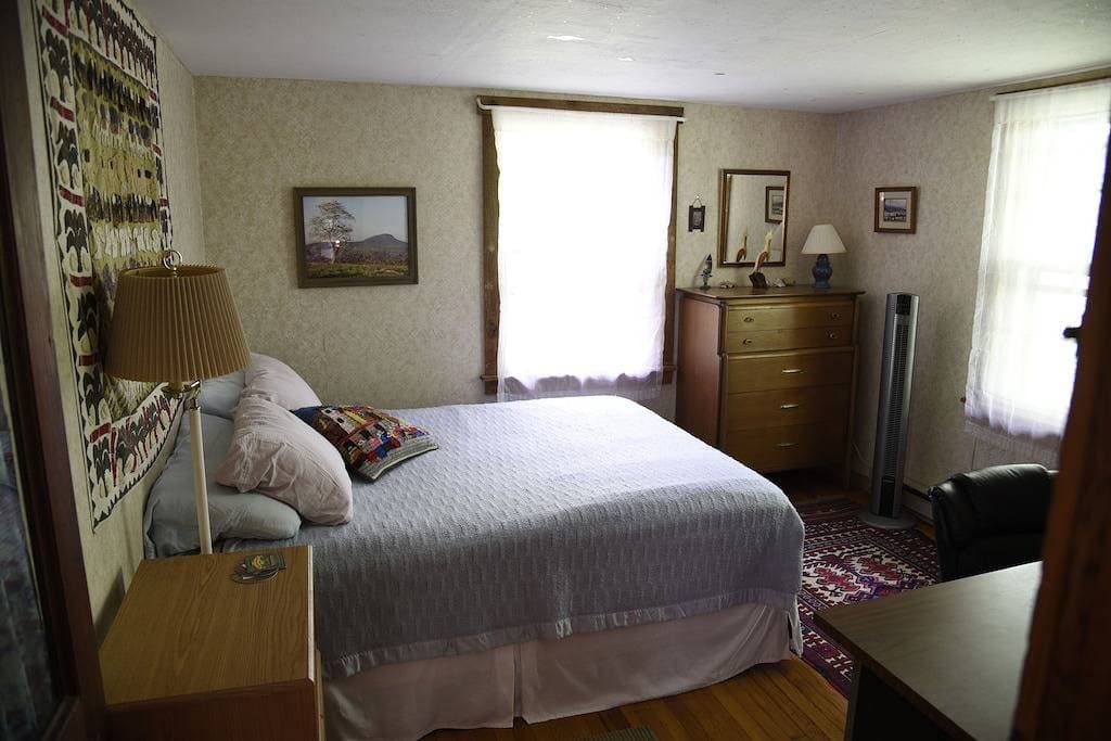 Foto 5 von 37: Fox Trot Cabin liegt 1 Meile von Blue Ridge Parkway Meile Marker 174 entfernt