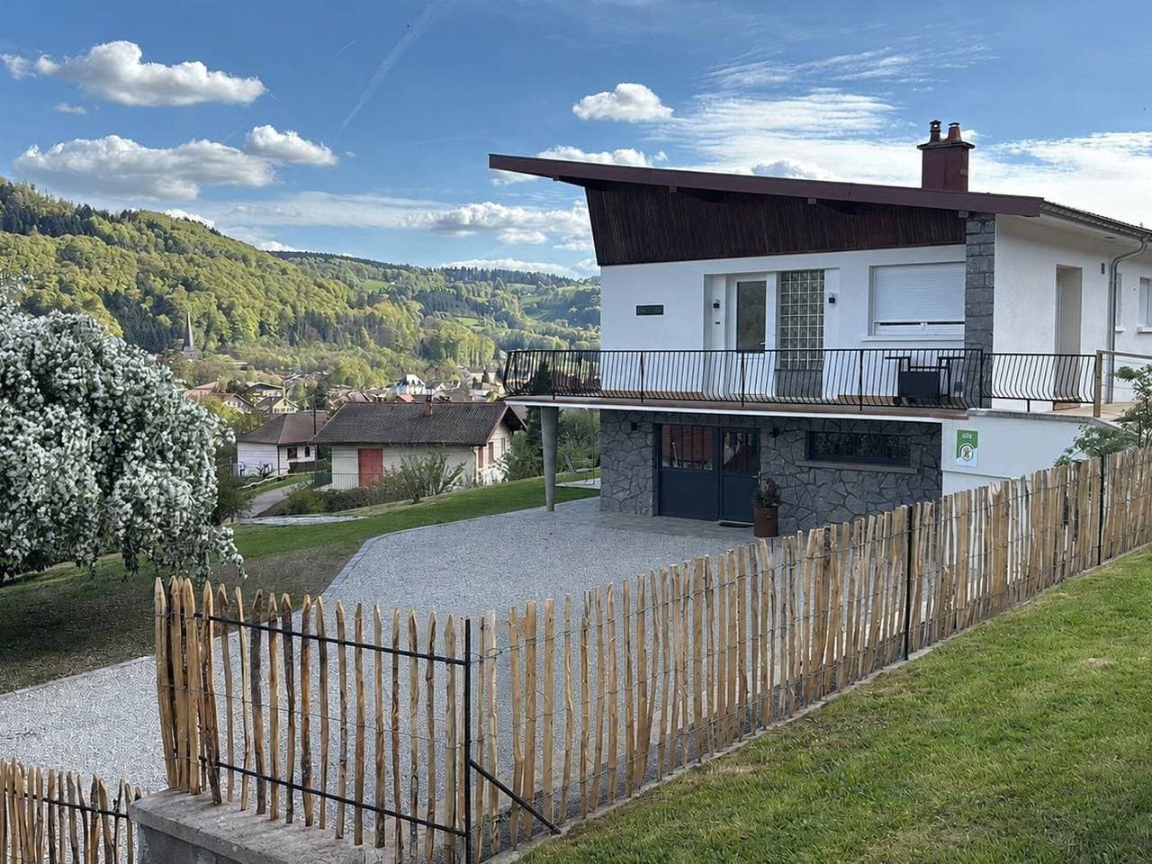 Mid-Century Aufenthalt in Val-d'Ajol mit Parkplatz und Haustiere Willkommen 1