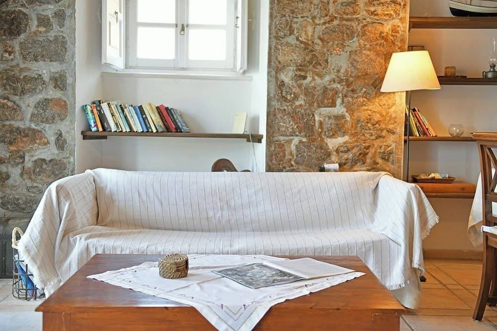 Foto 10 von 30: Luxury 3 room seaside stone villa