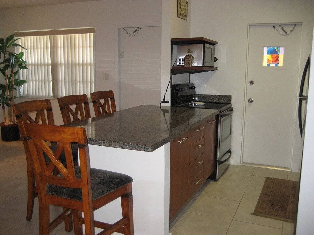 Foto 3 von 24: Luxury 1Br / 1bth Condo - 1/2 Block zum Strand