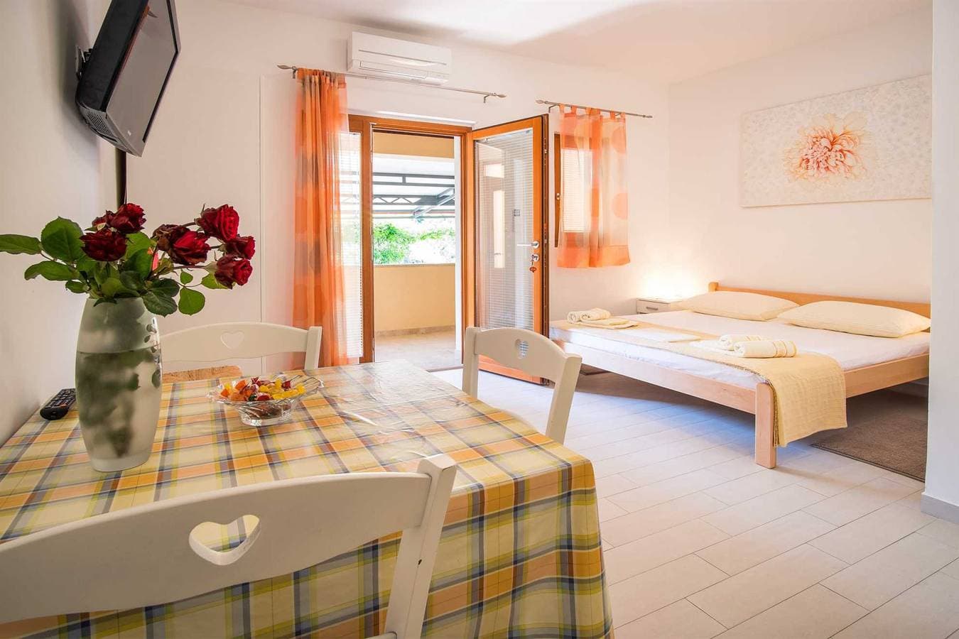 Studiowohnung Iva mit Terrasse 1