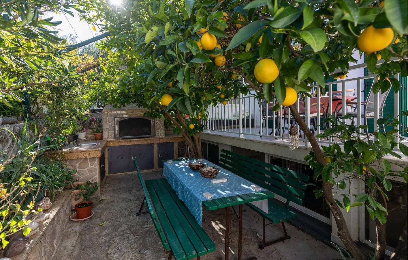 Foto 12 von 38: Gemütliche 300 m zum Strand: Klimatisierte Wohnung mit Terrasse und Parkplatz