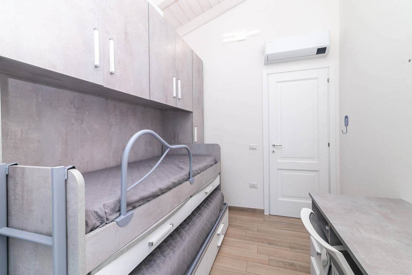 Foto 13 von 20: Ferienwohnung 'Attico Con Vista Mare A Budoni' mit Meerblick, Terrasse und Klimaanlage