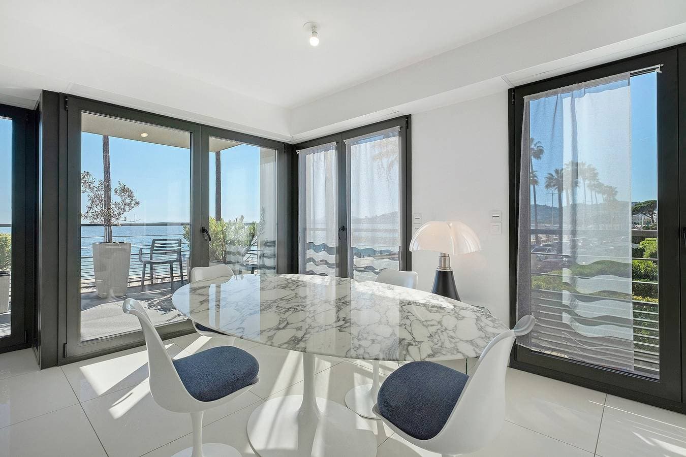 Foto 4 von 23: Juan les Pins Meeresfront – Neues 1-Zimmer-Apartment mit Meerblick, Terrasse, Garage