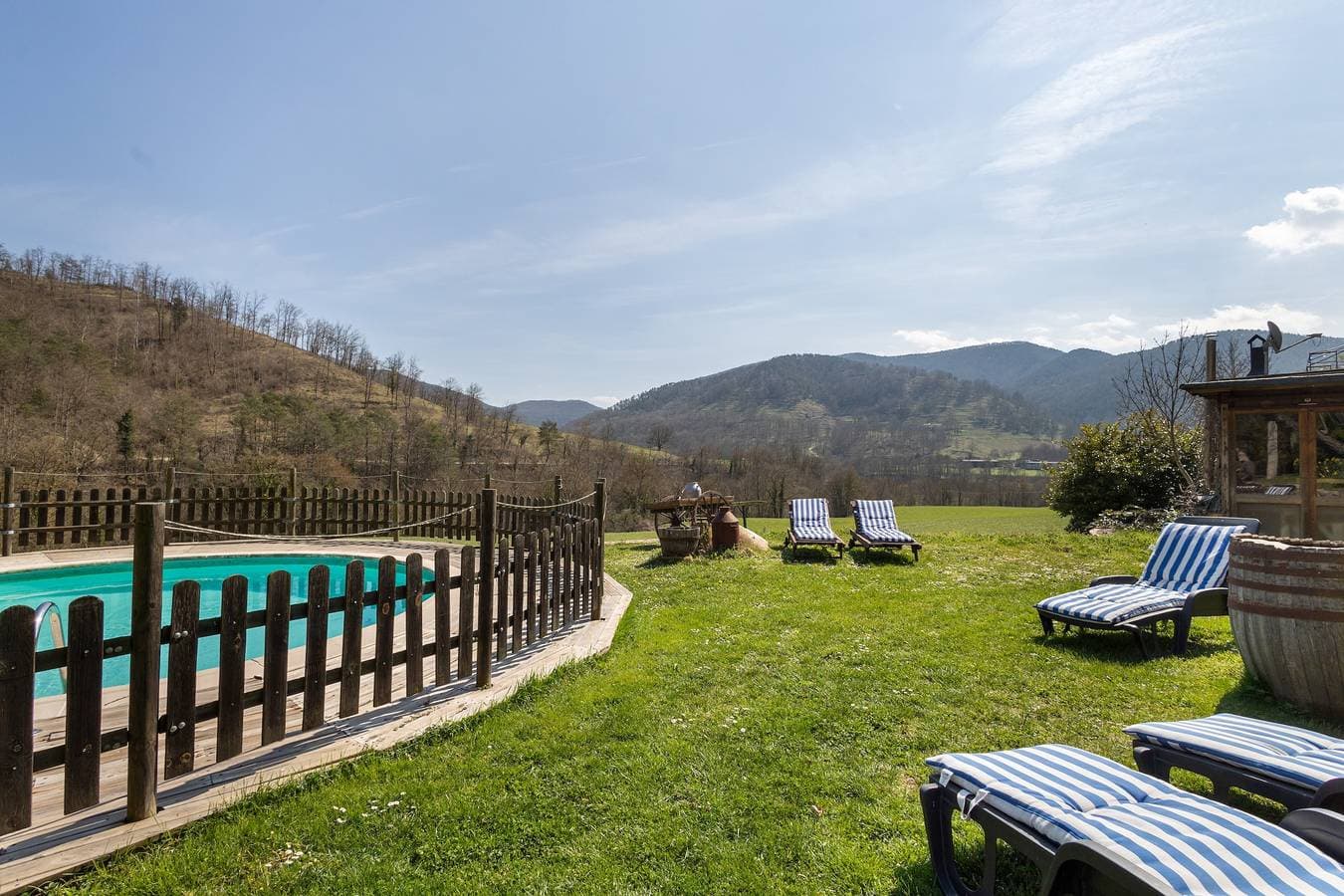 Foto 3 von 42: Ferienhaus "Els Mossos, El Reixac Casa Rural" mit Bergblick, Gemeinschaftspool und WLAN