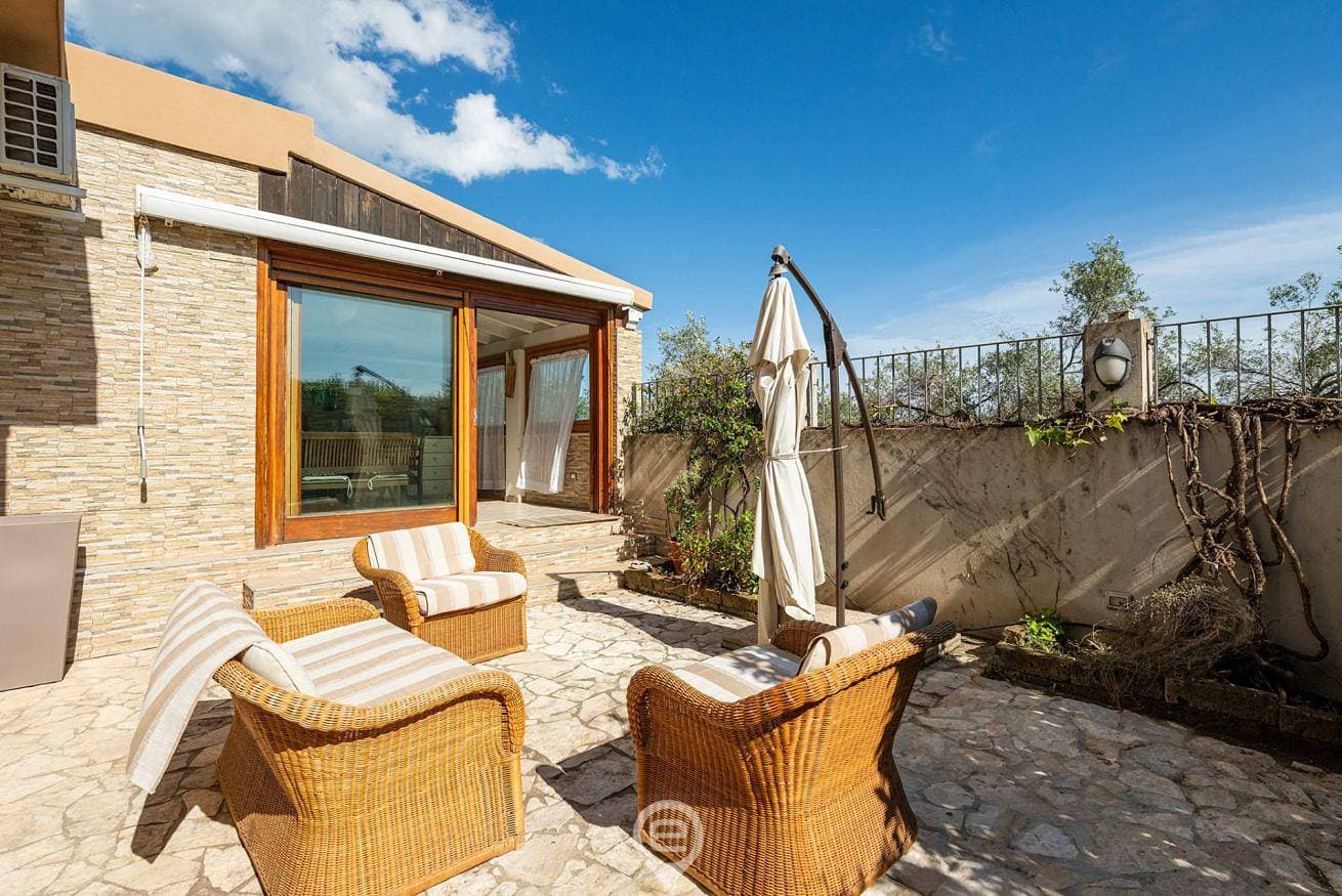 Foto 12 von 34: Ferienhaus für 5 Personen mit Balkon/Terrasse