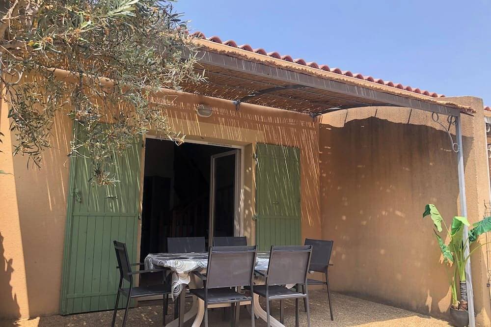 House in a gated community with heated swimming pool 1