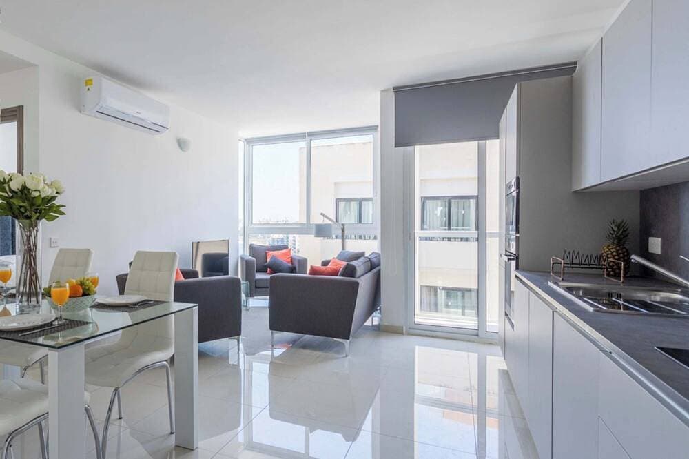 Terrace & Sea Views - Saint Julian's Spacious 3Br 1