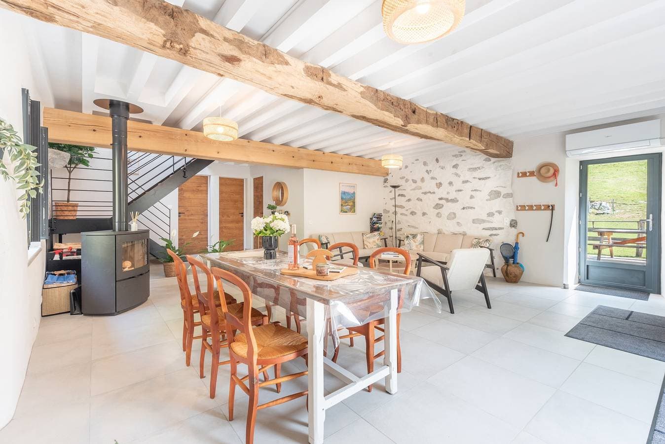 Foto 3 von 45: Ferienhaus 'L'authentik' mit Bergblick, privater Terrasse & Klimaanlage