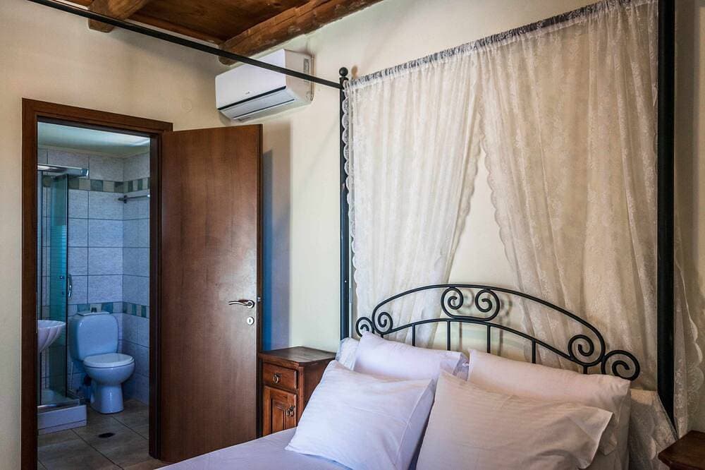Foto 5 von 30: Niriides Villas | Irida | Villa 2-bedrooms with private pool