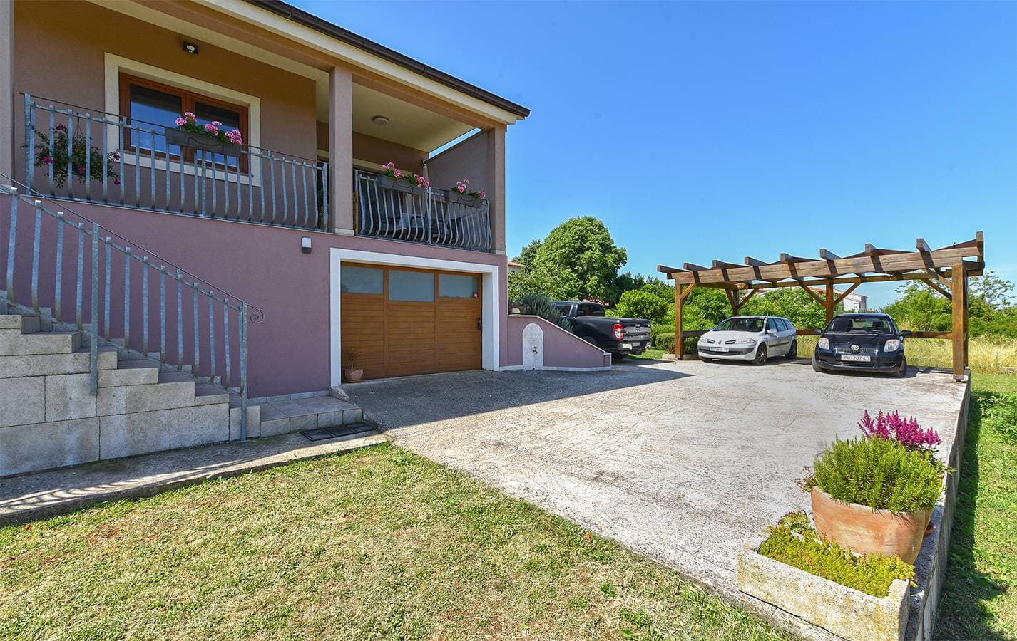 Foto 10 von 45: Ferienwohnung für 4 Personen mit Terrasse