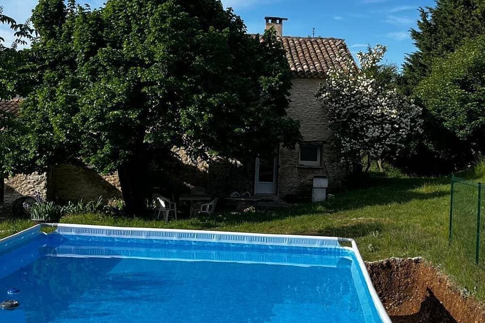 Foto 10 von 12: Quiet country house 90 m2 with swimming pool/ jacuzzi/ large garden/ terrace