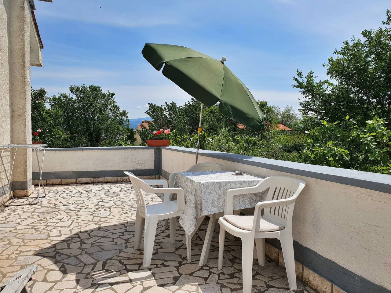 Apartment Bijelic - mit Balkon, 480 m vom Meer entfernt, Grill, privater Parkplatz, keine Klimaanlag... 1