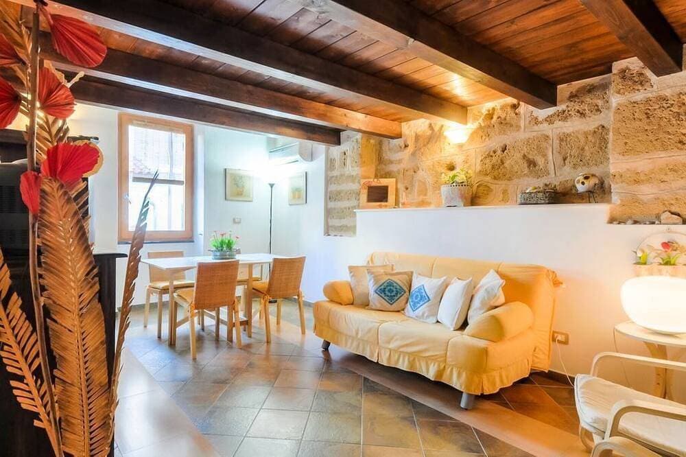 Foto 9 von 30: Alghero Old Town. Authentic Mediterranean Apartment  near the Sea. Sardinia