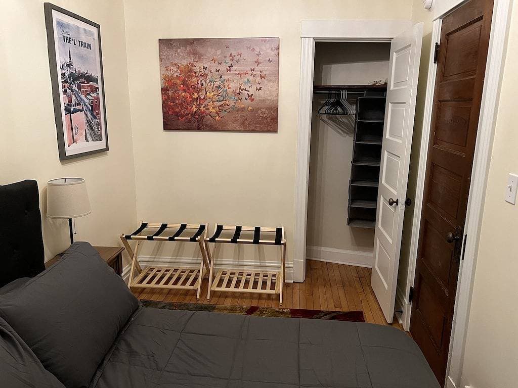 Foto 10 von 25: Stylish, Inviting 2-Br near Logan Square and Wrigley Field