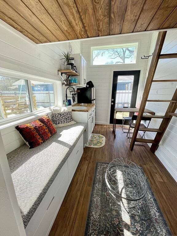 Foto 9 von 15: Houston Tiny Home New, Tx Monthly Magazine Builder